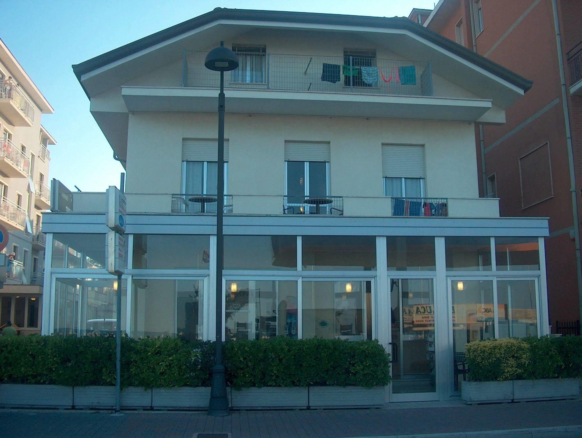 Hotel Trevi เบลลาเรีย-อีเจอา มารีนา ภายนอก รูปภาพ