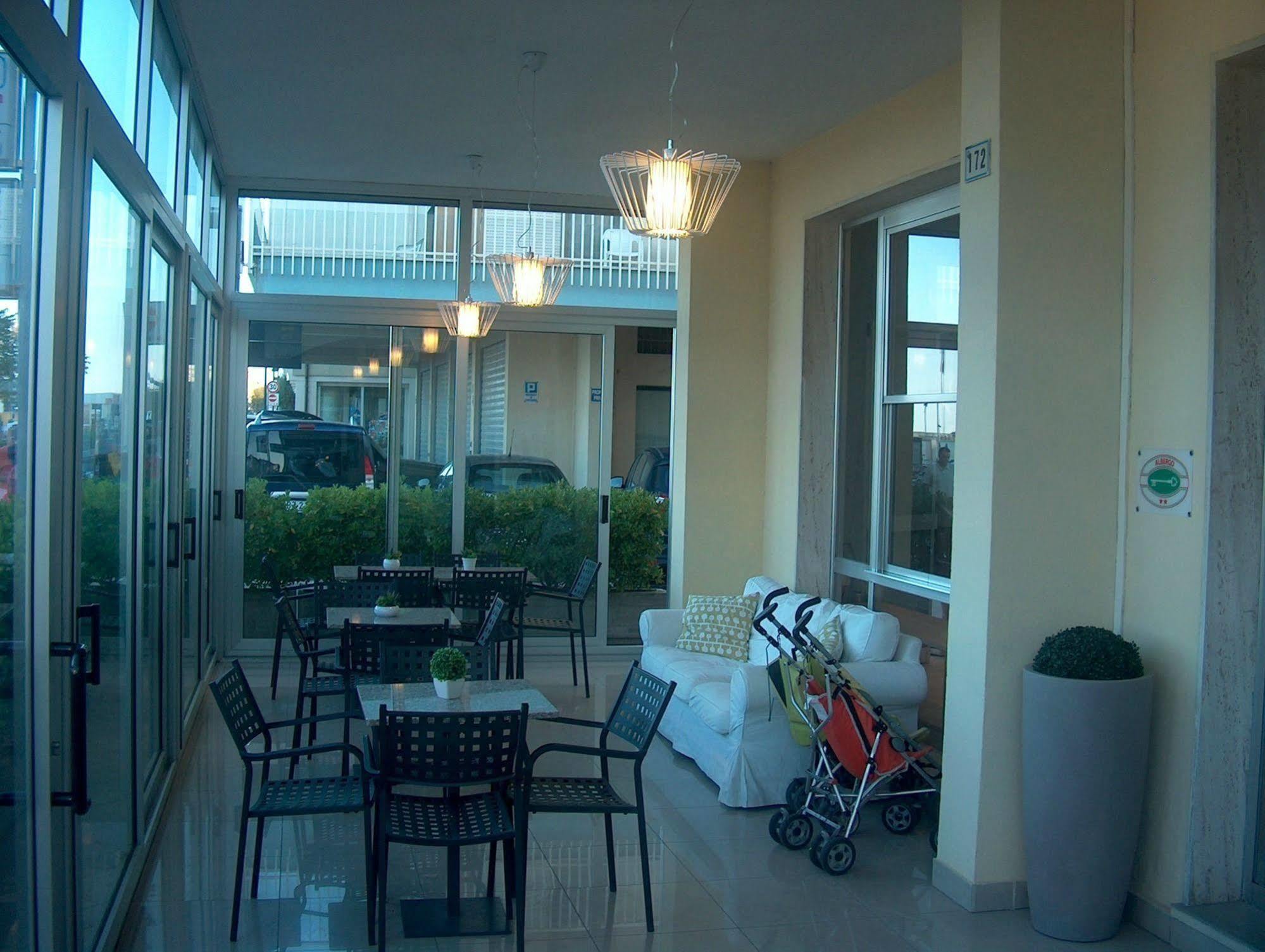 Hotel Trevi เบลลาเรีย-อีเจอา มารีนา ภายนอก รูปภาพ