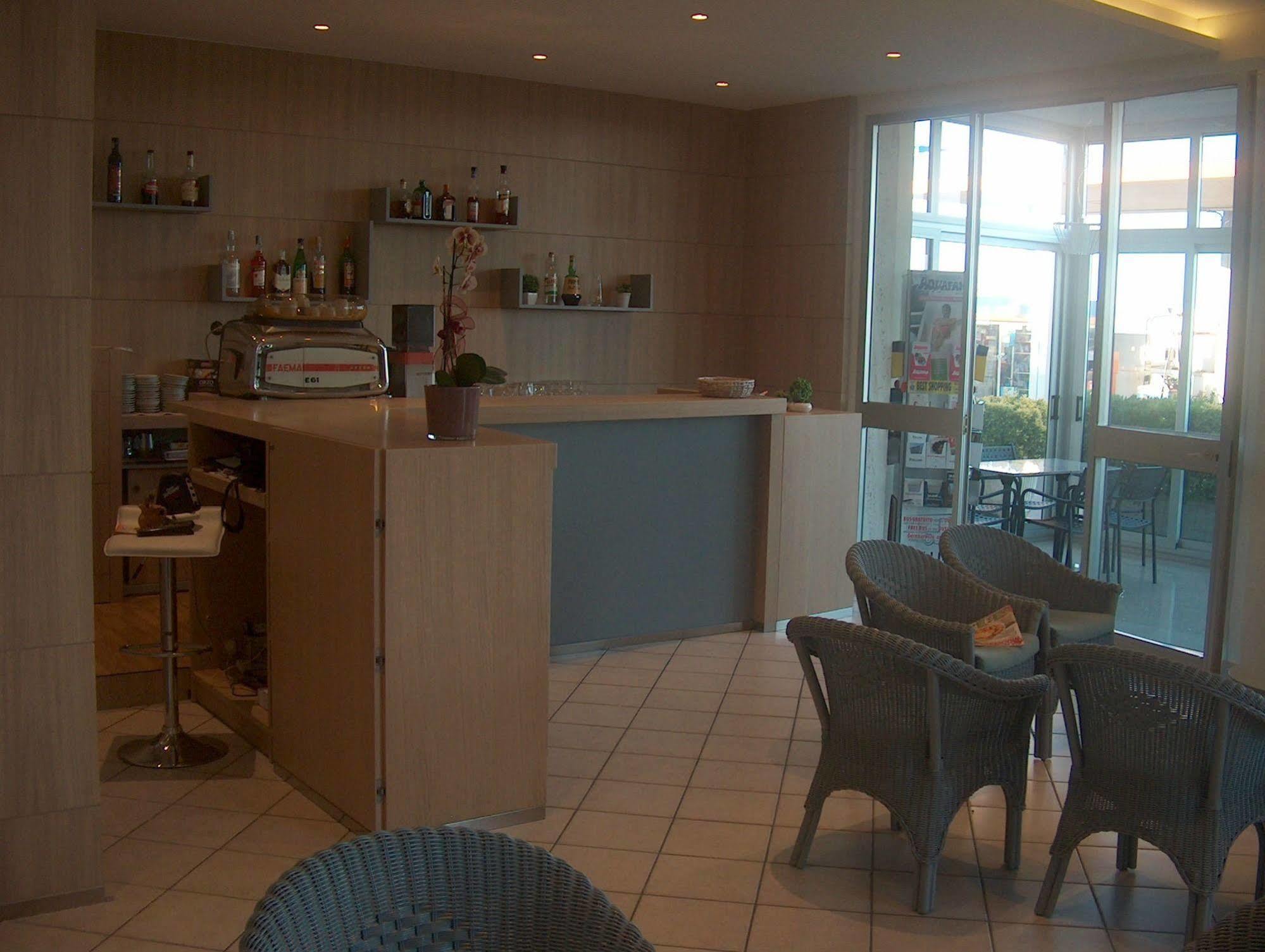 Hotel Trevi เบลลาเรีย-อีเจอา มารีนา ภายนอก รูปภาพ