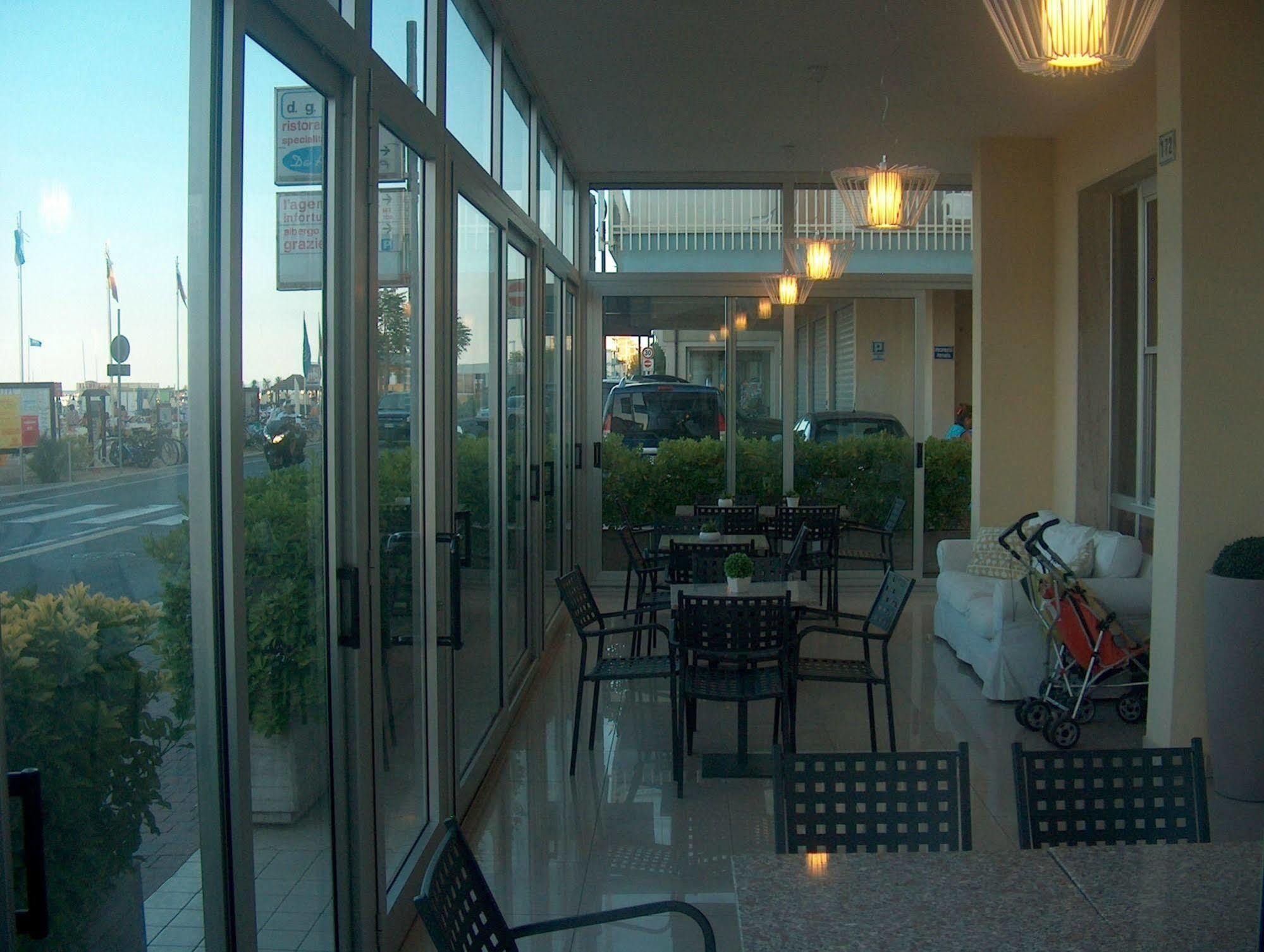 Hotel Trevi เบลลาเรีย-อีเจอา มารีนา ภายนอก รูปภาพ